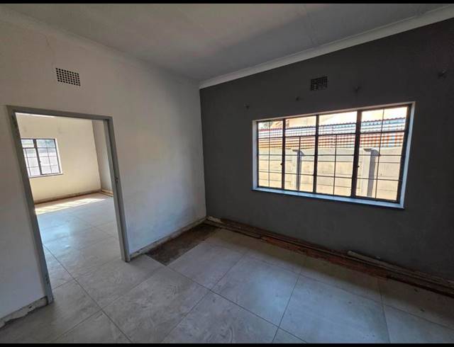 4 BEDROOM HOUSE FOR SALE IN CLAYVILLE EAST